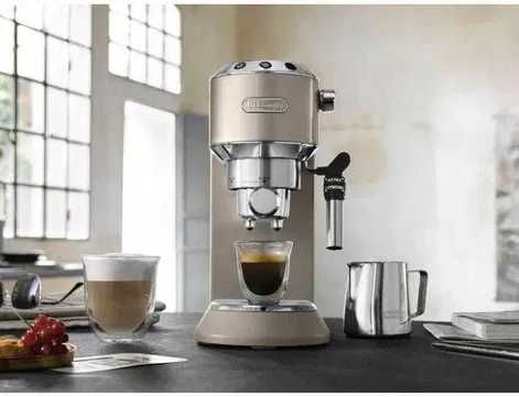 Кофеварка DeLonghi EC885BG — Италия