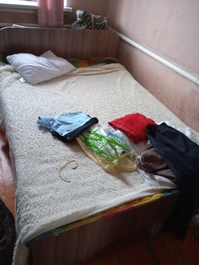 Шкаф  и  кровать