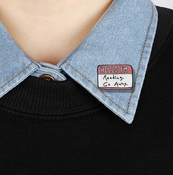 Pin / Brosa "Hello I'm reading, go away"