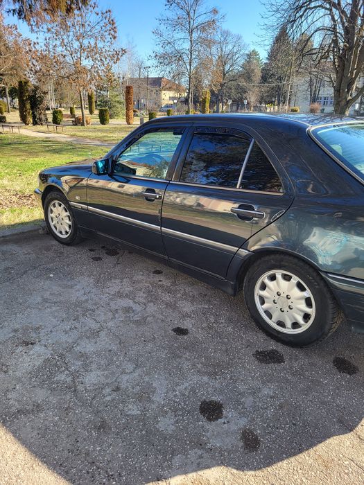 Мерседес С250тд седан.