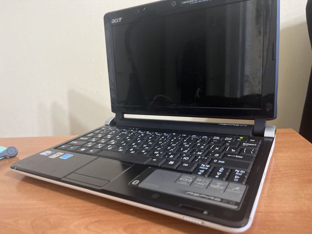 Продаю на запчасти Acer aspire one