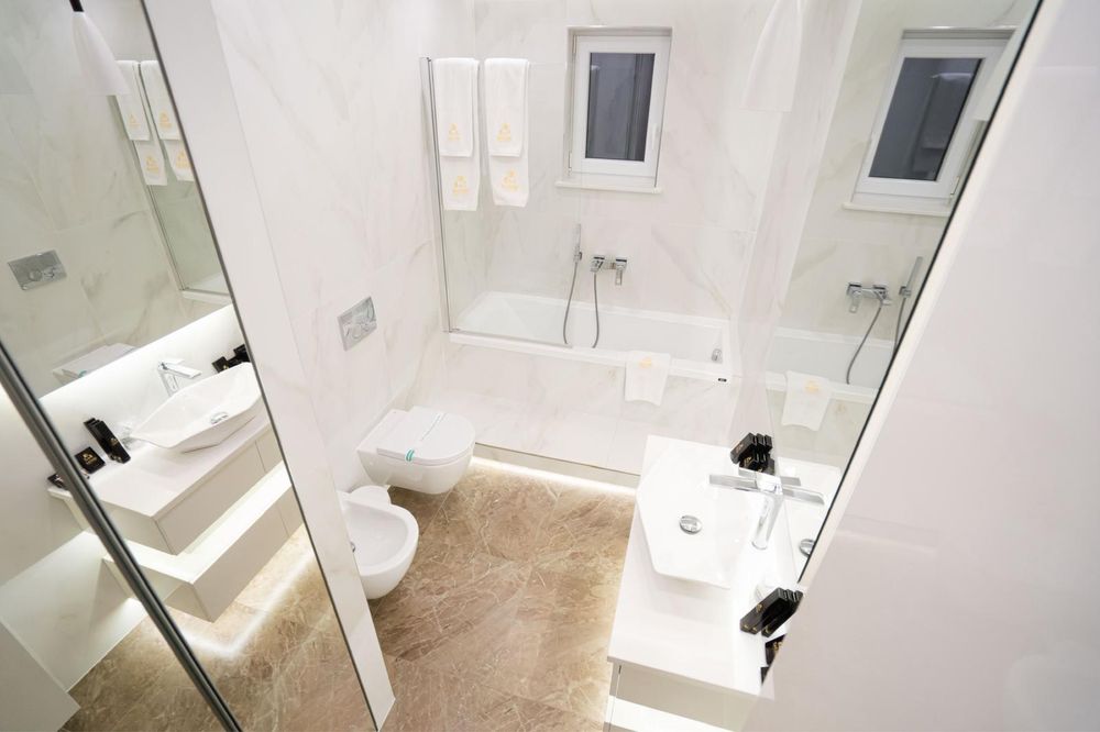 Vand Apartament 3 camere (104mp) - complet utilat