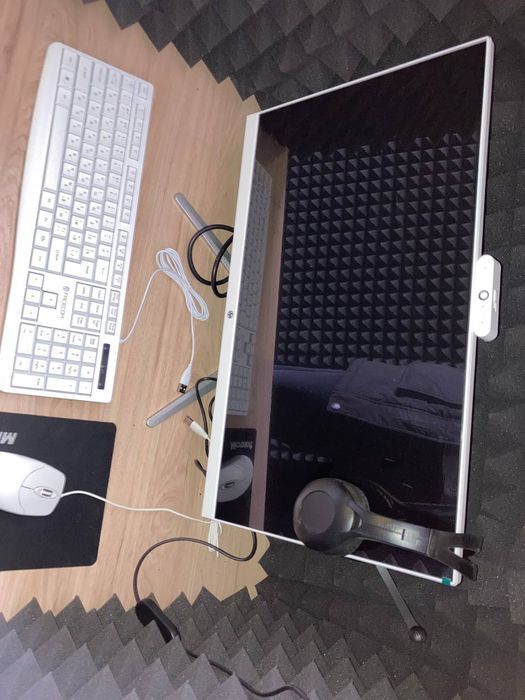 Продам срочно моноблок 2+ клавтура 2+. Шт