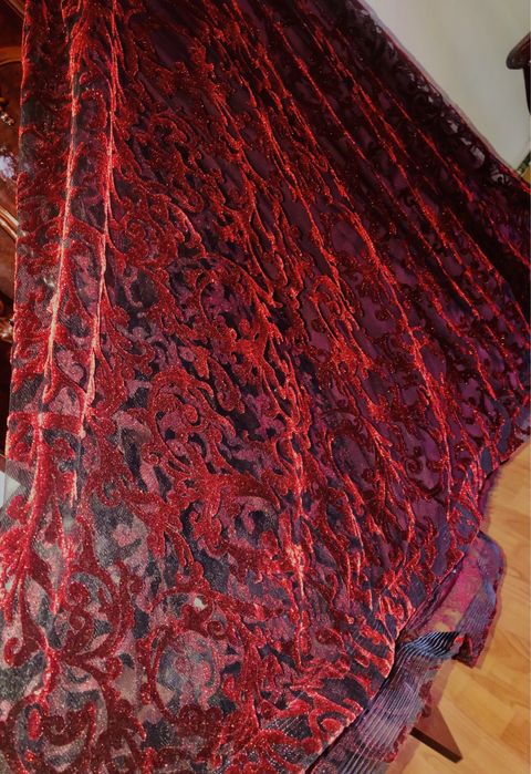 Rochie brodata din catifea