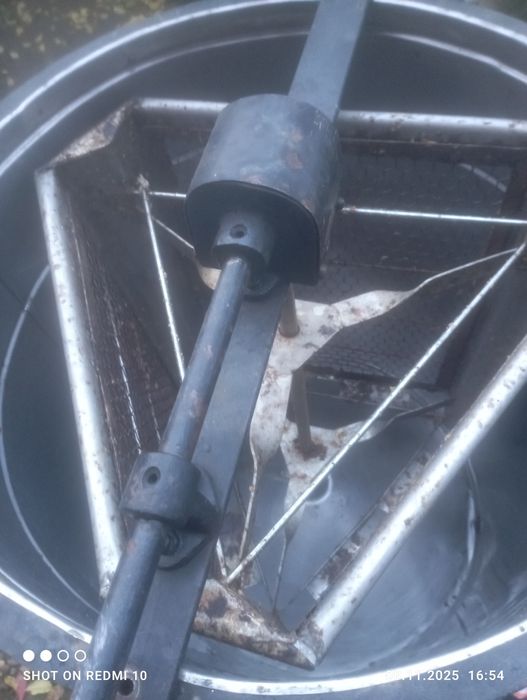 Центрофуга за мед