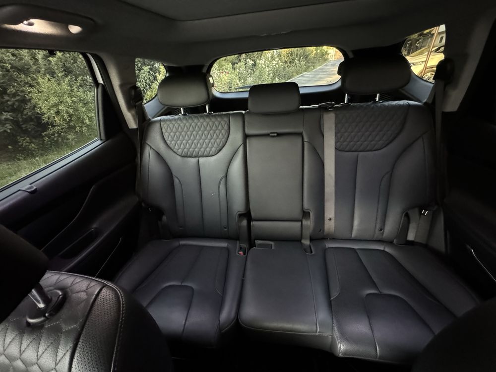 Продам свою Hyudai Santa FE 2.4 AT 4WD Premier 7 мест