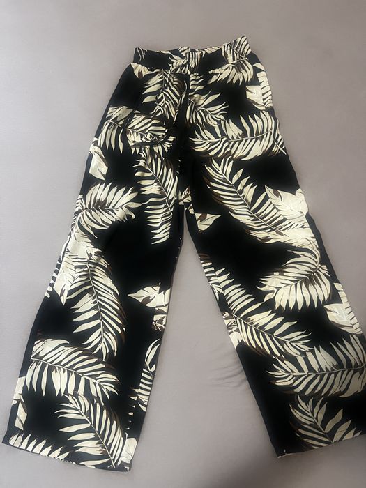 Pantaloni largi