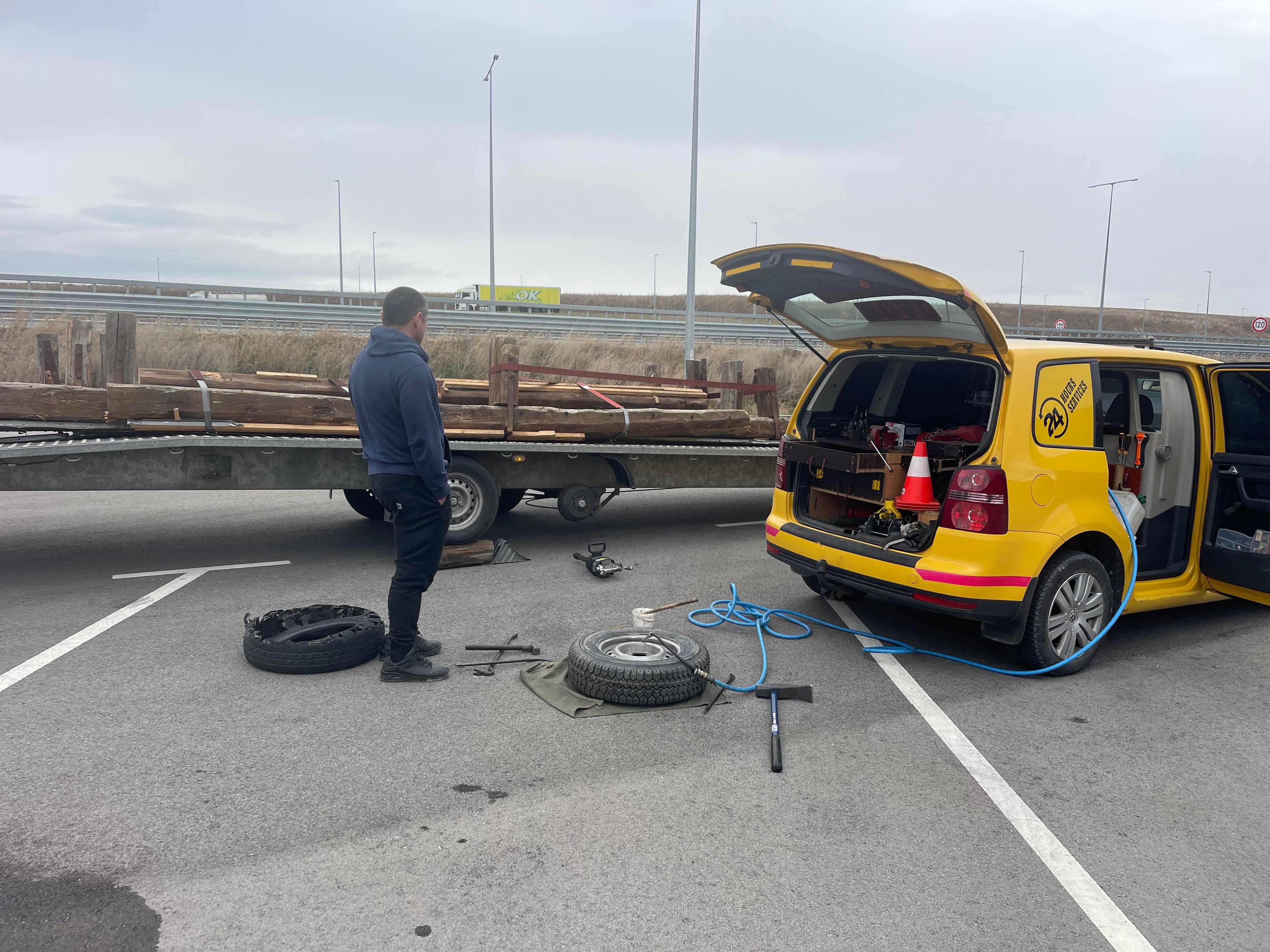 Пътна помощ и Мобилен сервиз за гуми и ремонт Шумен