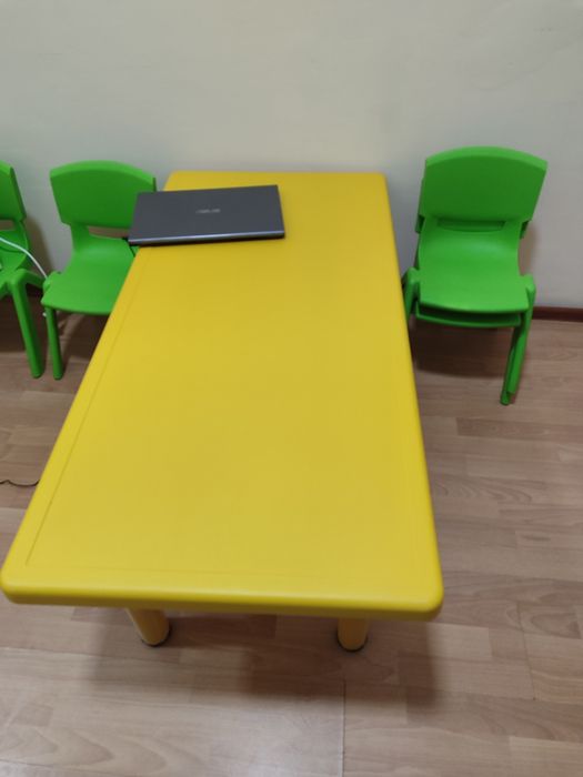 Стол со стульями