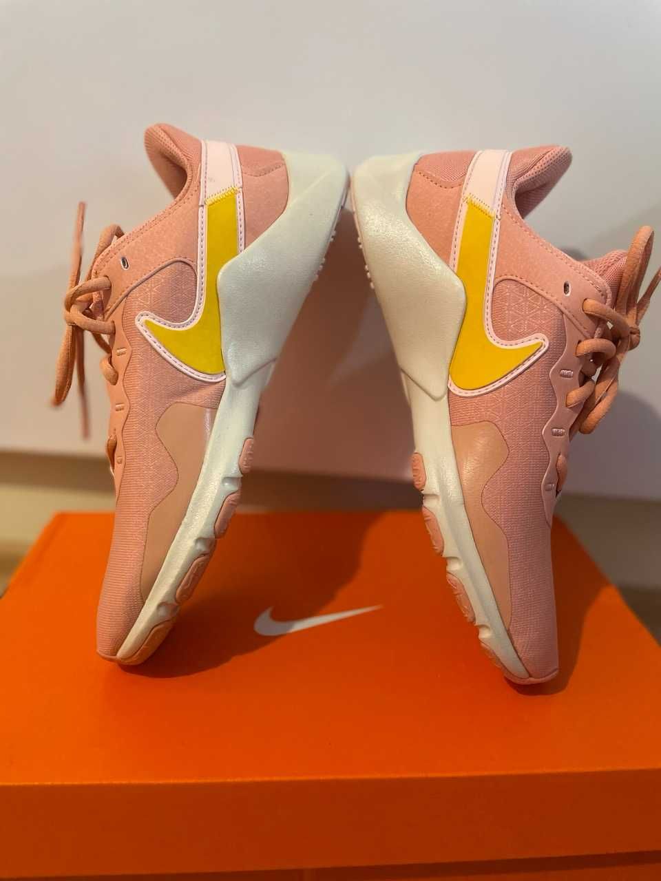 Дамски Маратонки NIKE Legend Essential 2