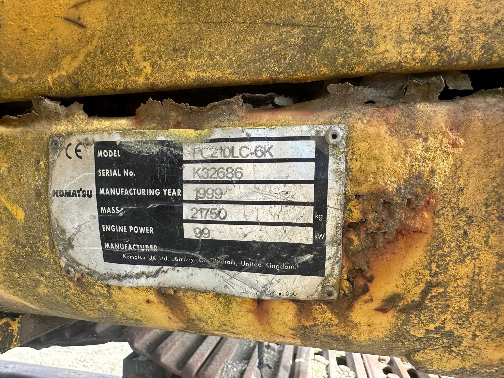 Dezmembrez excavator Komatsu PC 210 LC , cu brat lung