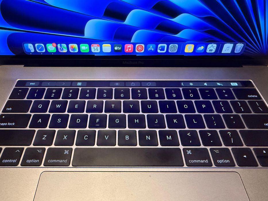 Laptop Apple Mcbook pro 15inch touchbar