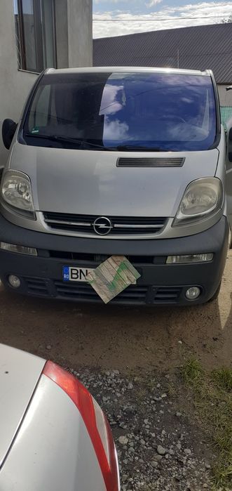 Vând Opel vivaro 2.5
