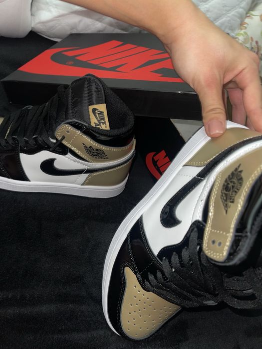 Air Jordan 1 Retro High OG Gold Toe