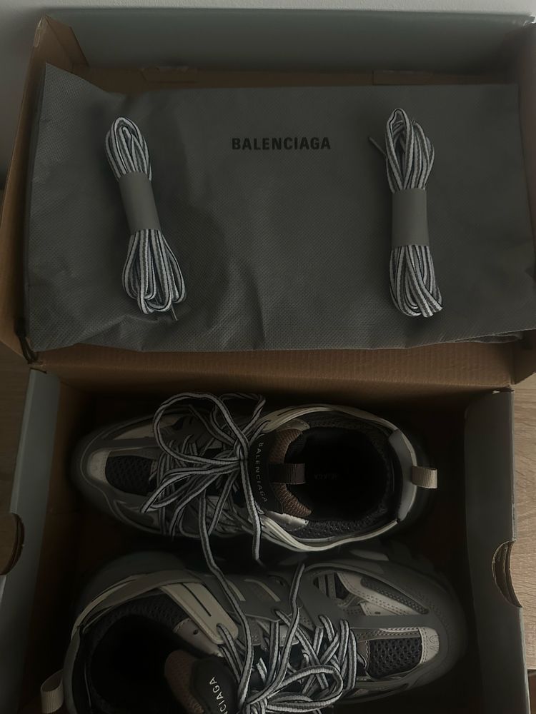 Balenciaga track 40 номер сиви
