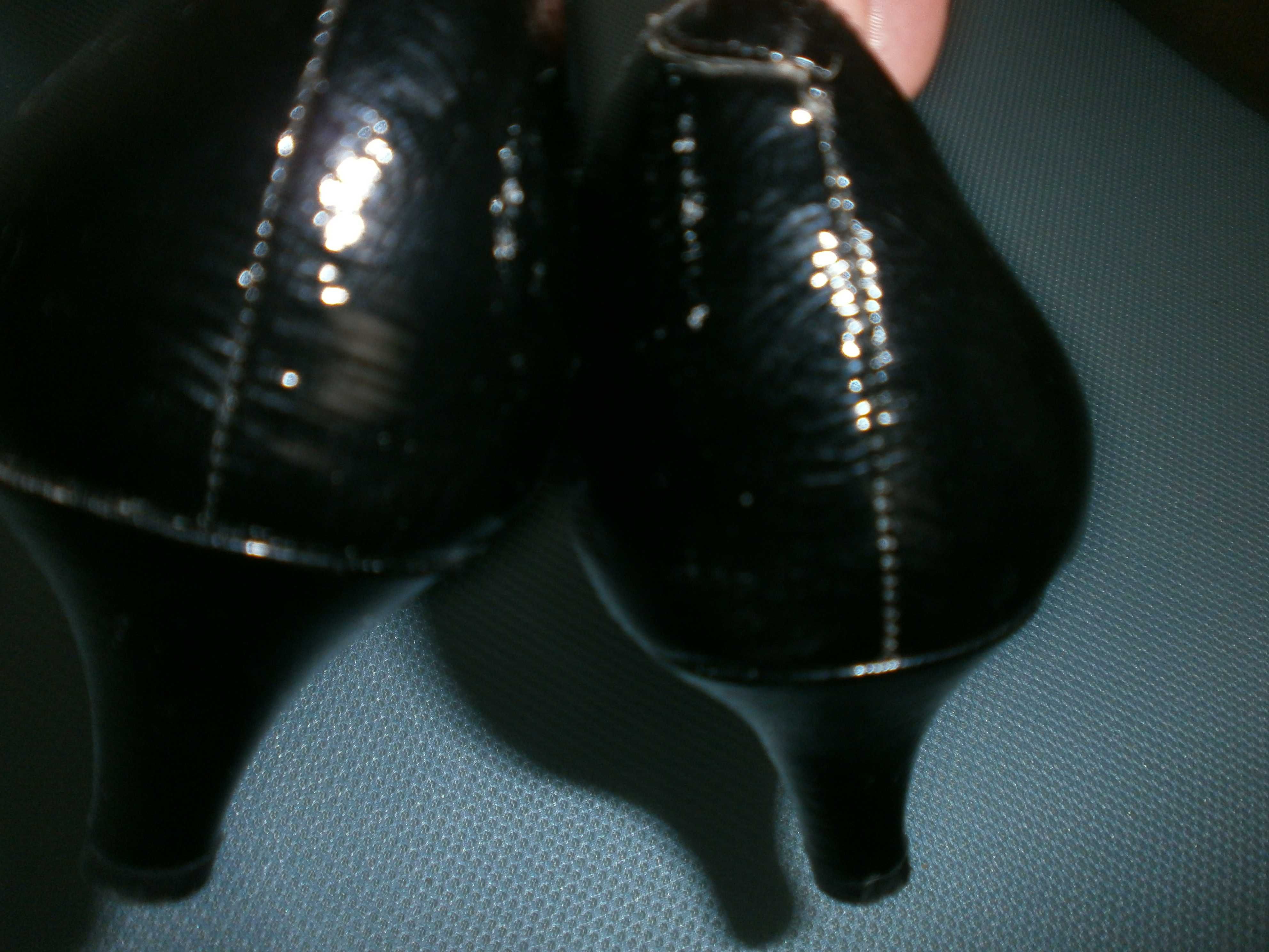 Нови кафяви обувки FRANCO SARTO,стелка 26см, естествена кожа-10лв.