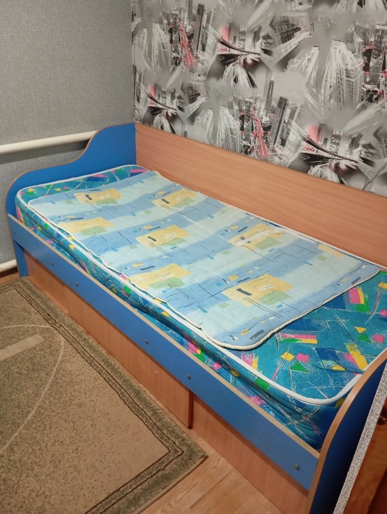 Продам Кровать в детскую