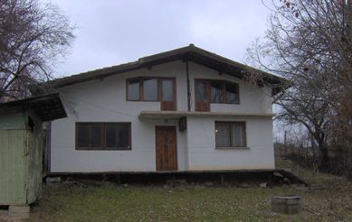Двуетажна Къща, с. Връдловци (в близост до гр. Годеч)