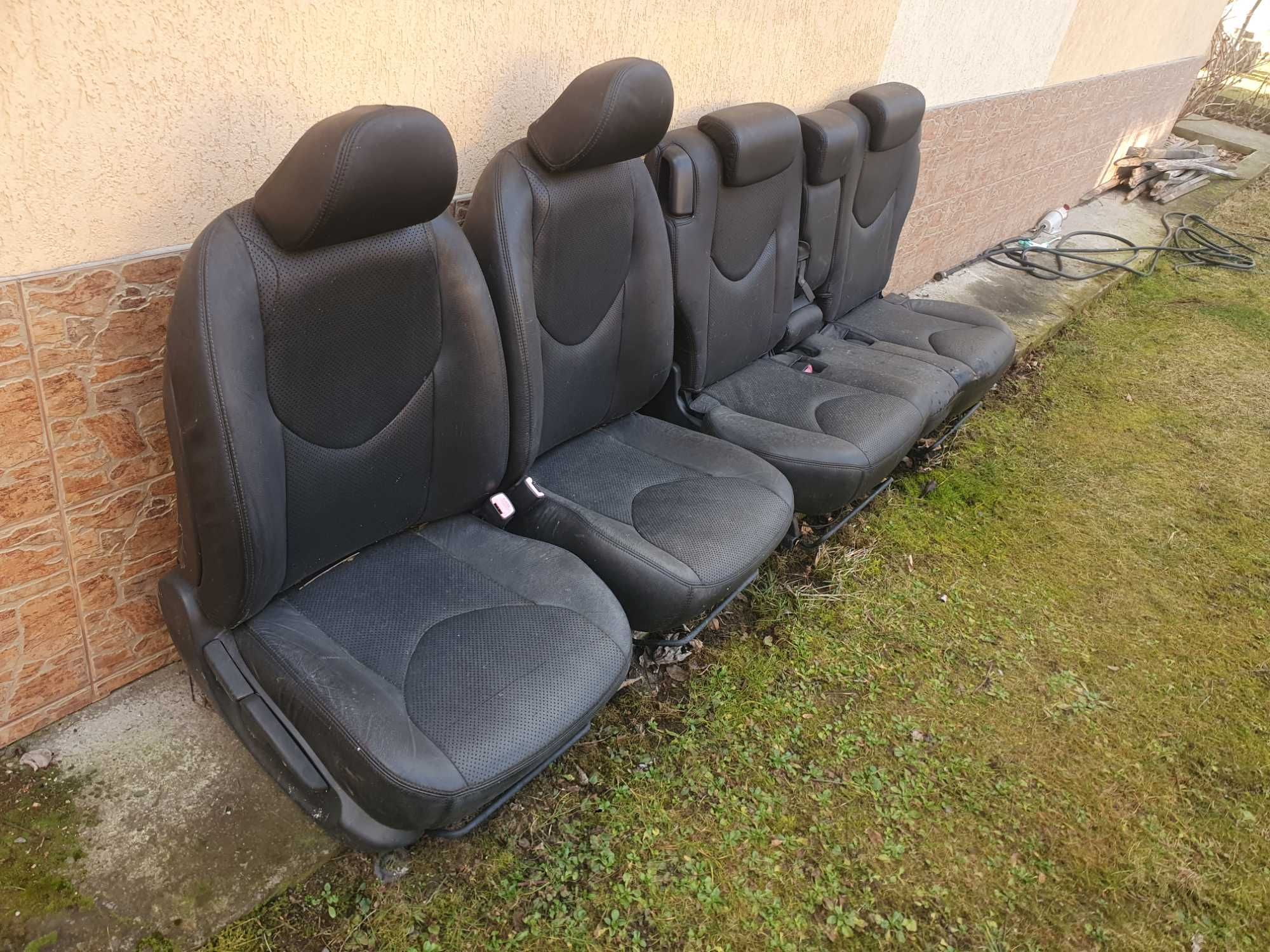 Scaune piele fata /spate Toyota Rav 4,impecabile