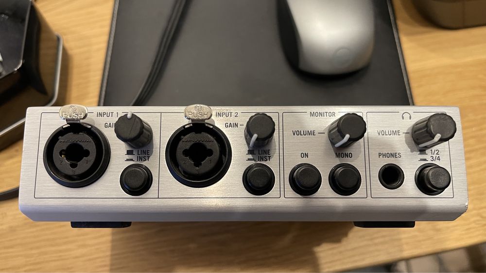 Native Instruments Komplete Audio 6 саунд карта звукова карта USB