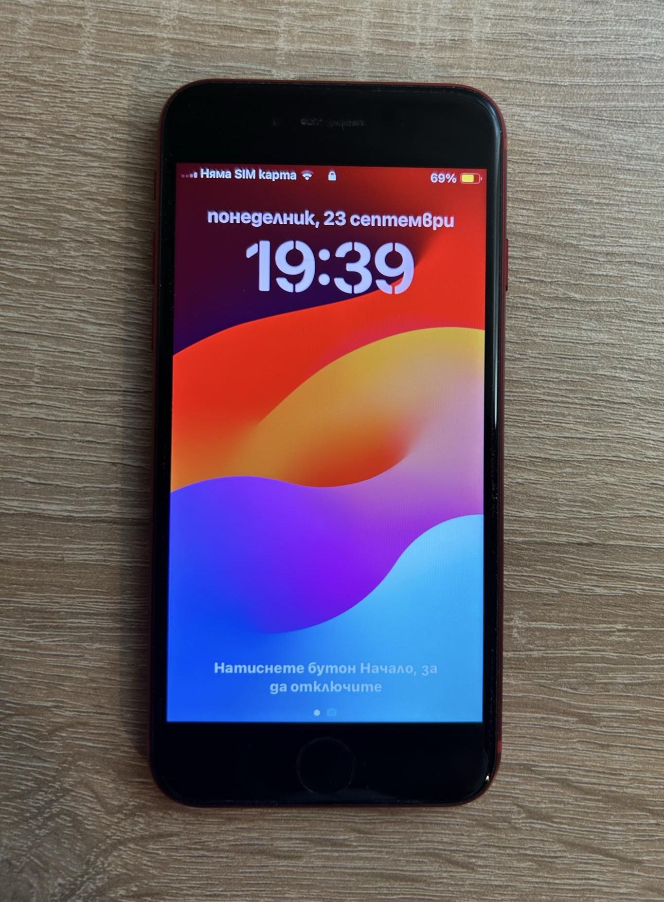 iPhone SE  - Red
