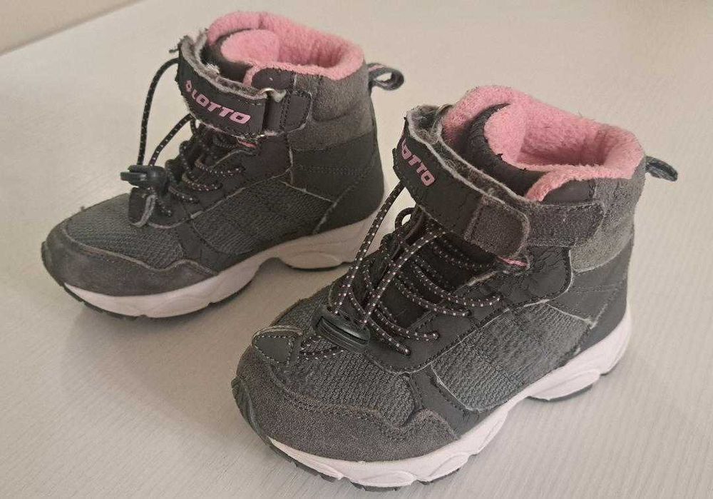 Ghete iarna LOTTO marime 25,IMPECABILE,zapada,impermeabile,aproape NOI