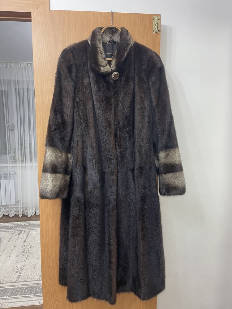 Продам шубу норковую