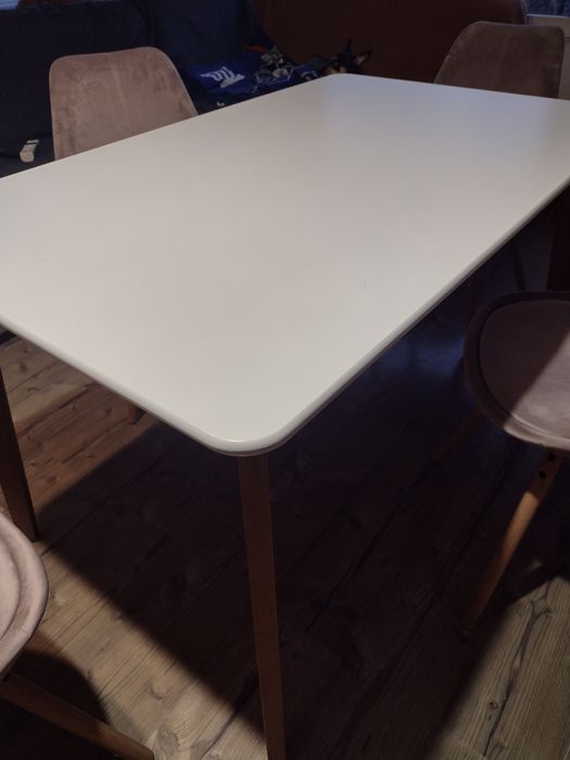 Masa de bucatarie noua cu 4 scaune noi,.