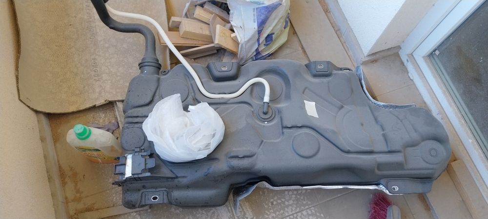 Здравейпродавам резервоар за SEAT,WV, може и на ШКОДА след 2012г.лепен