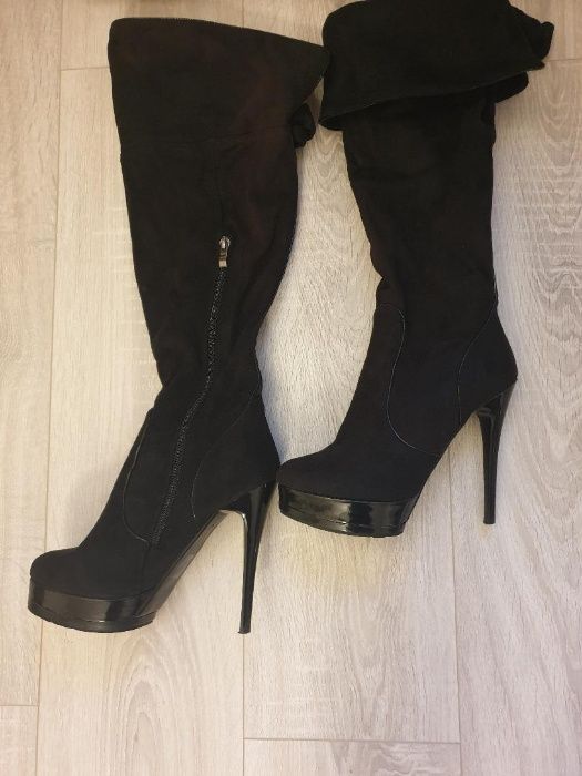 Cizme inalte din piele intoarsa