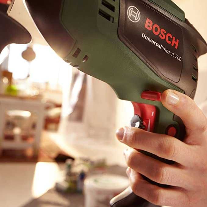 Ударна бормашина BOSCH UniversalImpact 700 700W в Куфар