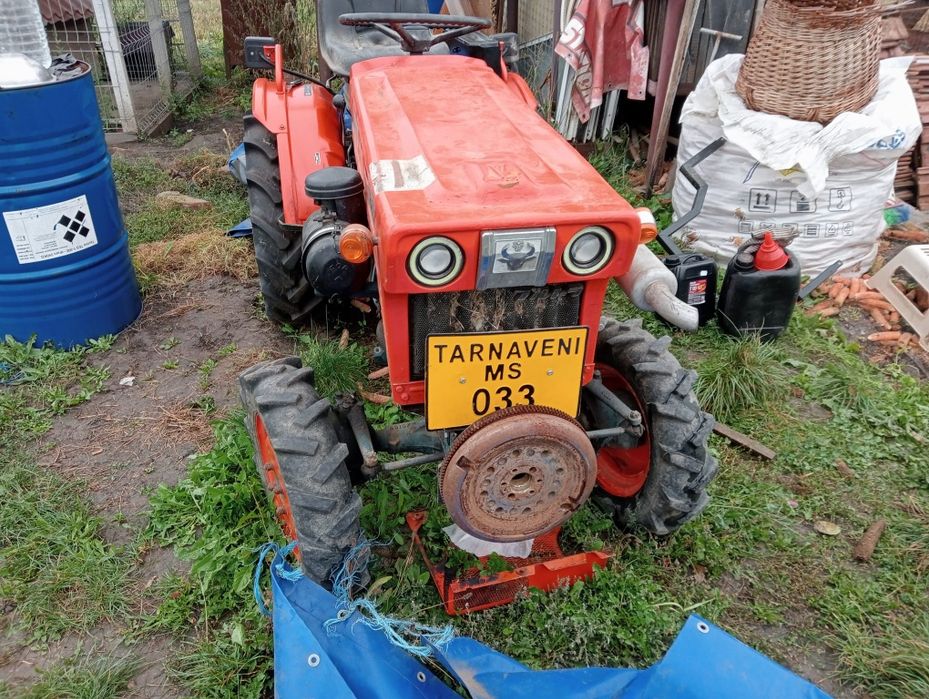 Tractoras Kubota B7001