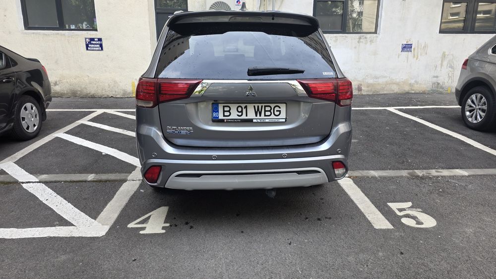 Vand Mitsubishi Outlander Plug-In Hybrid sau PHEV.
