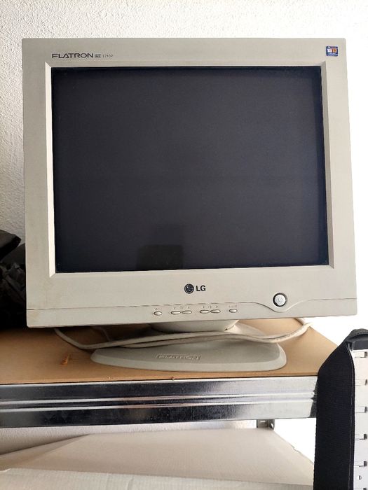 Продавам Монитор LG