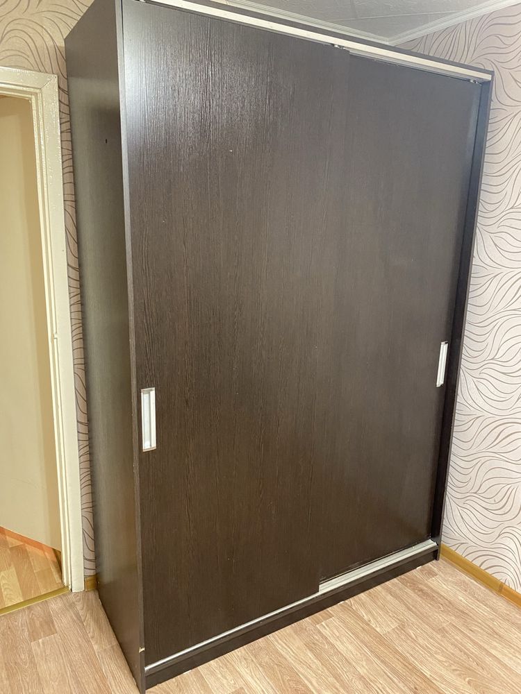Продам шкаф в прихожую, спальню