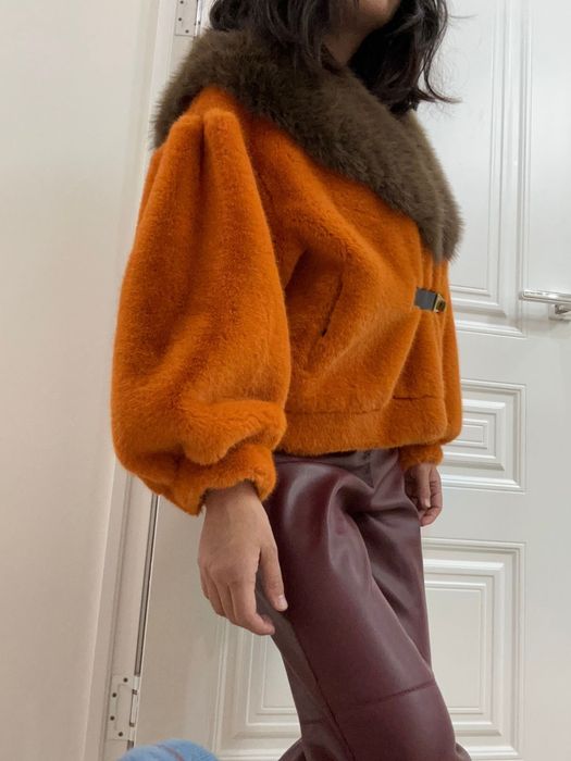 Продам шубу оранжевый