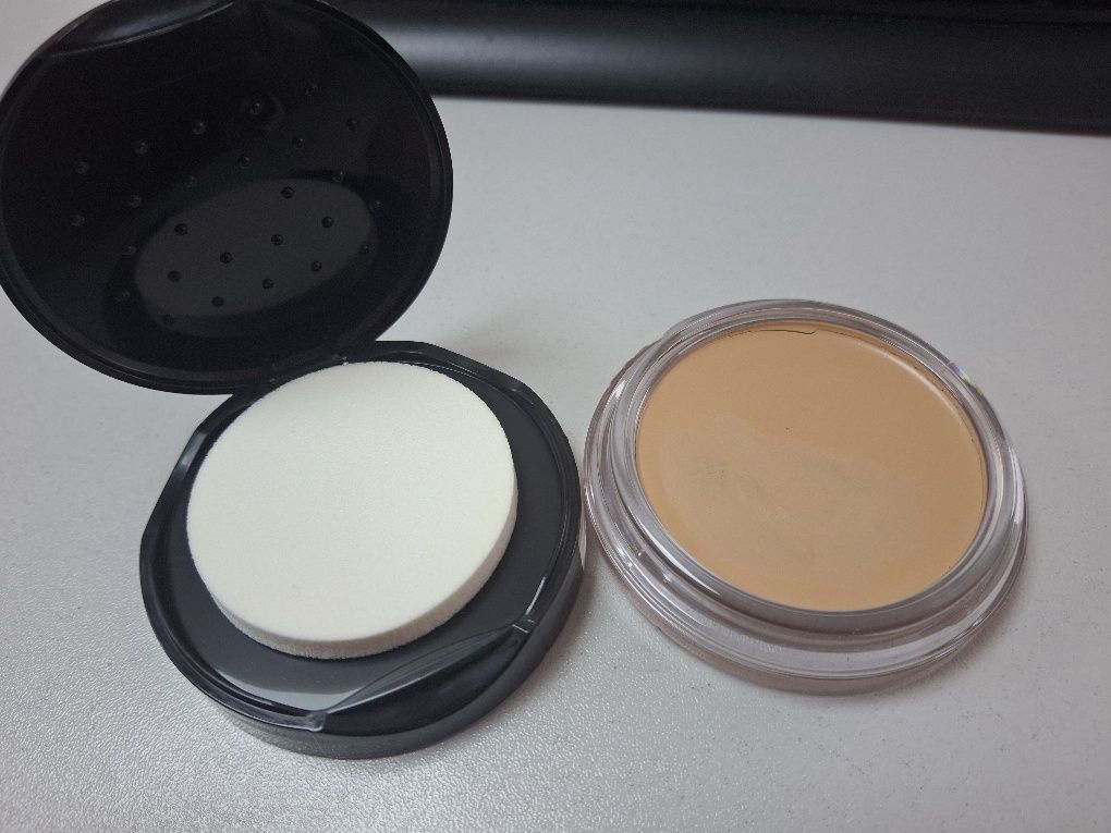 Компактен фон дьо тен Miracle touch- Max factor
