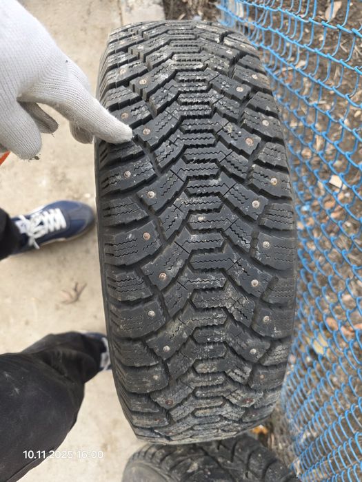 Продам зимние шины 195 65 R15