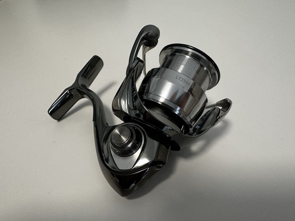 Daiwa Exist 22 LT2500-XH Sigilata