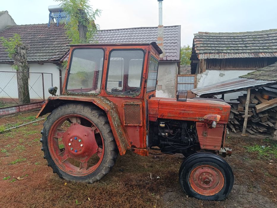 Vând tractor U 445