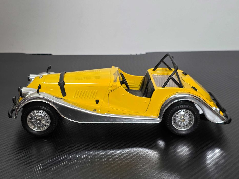 Macheta Auto 1/16 Polistil Morgan Plus 8