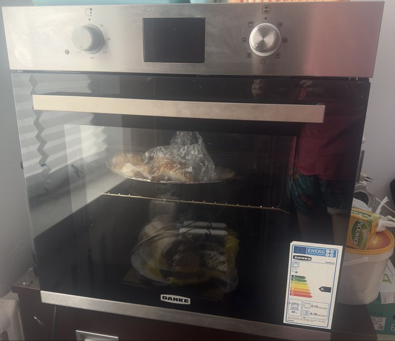 Духовая печь Danke встраимовая электрическая использовали месяцев 5