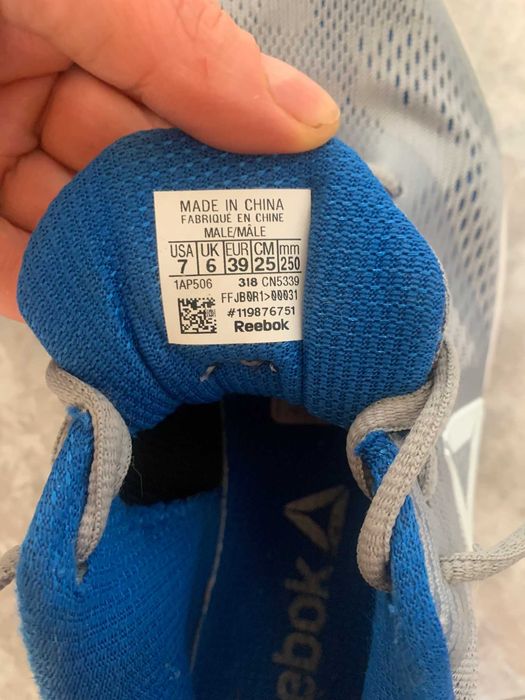 Продавам маркови маратонки оригинал марка reebok.