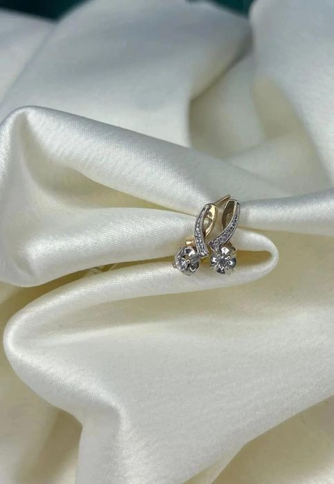 Рассрочка 0% по 17666 тг в  месяц. Серьги с камнями  из золота 58