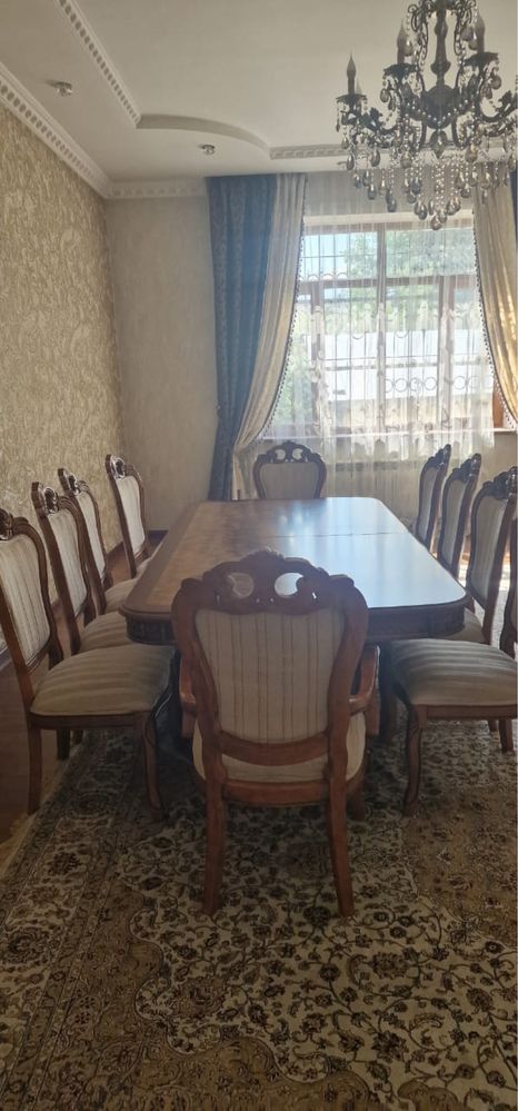 Стол со стульями