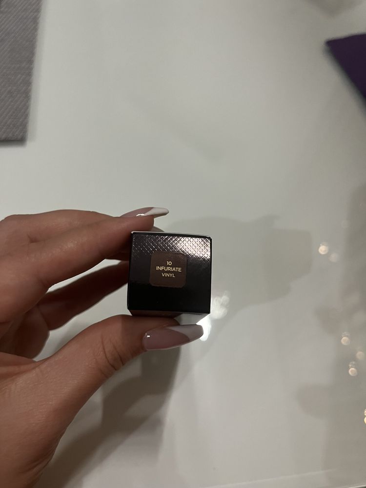 Tom Ford червило / гланц Infuriate