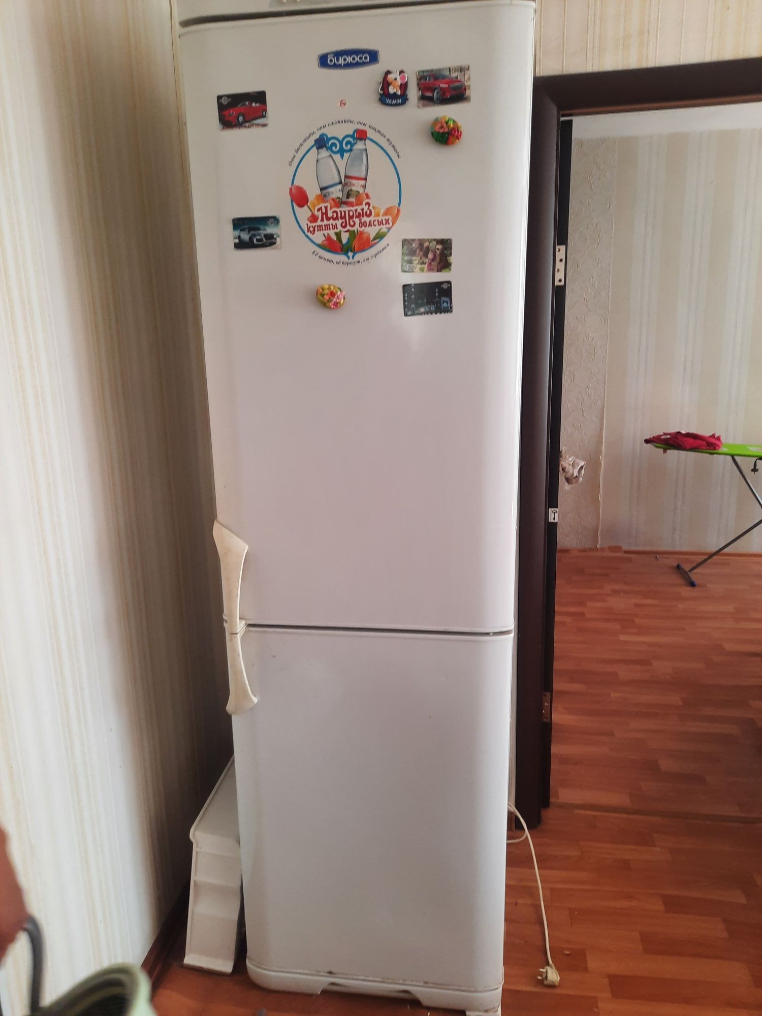 Холодильник б/у и телевизор