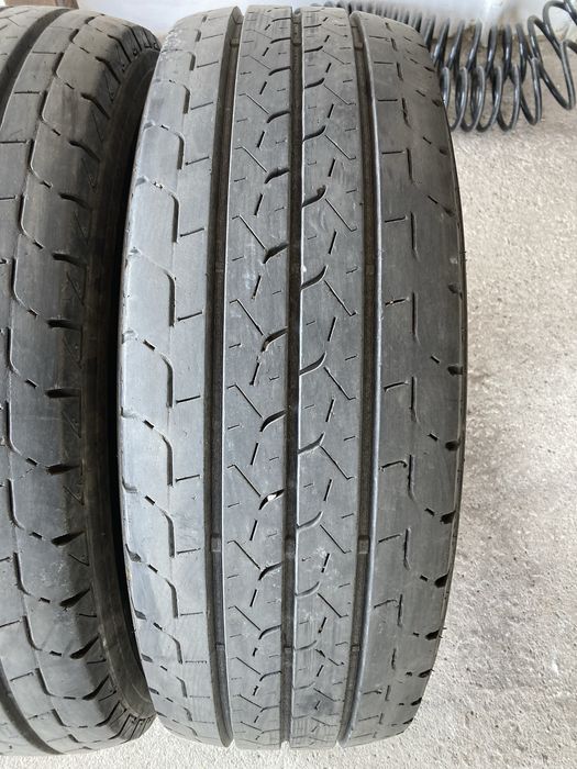 Гуми за бус 225-70-15 C