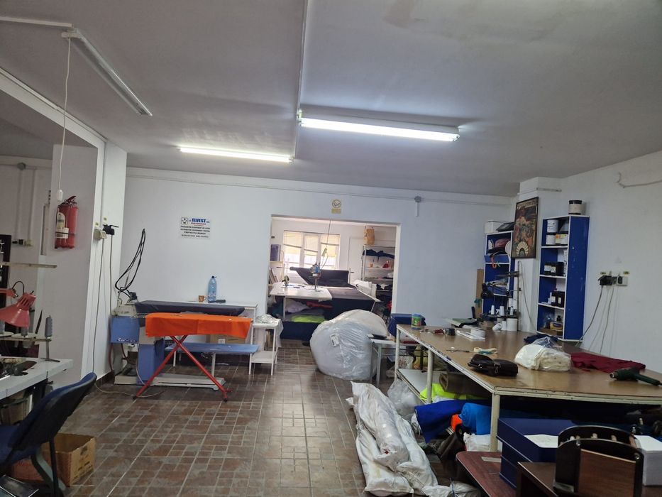 Clădire și teren