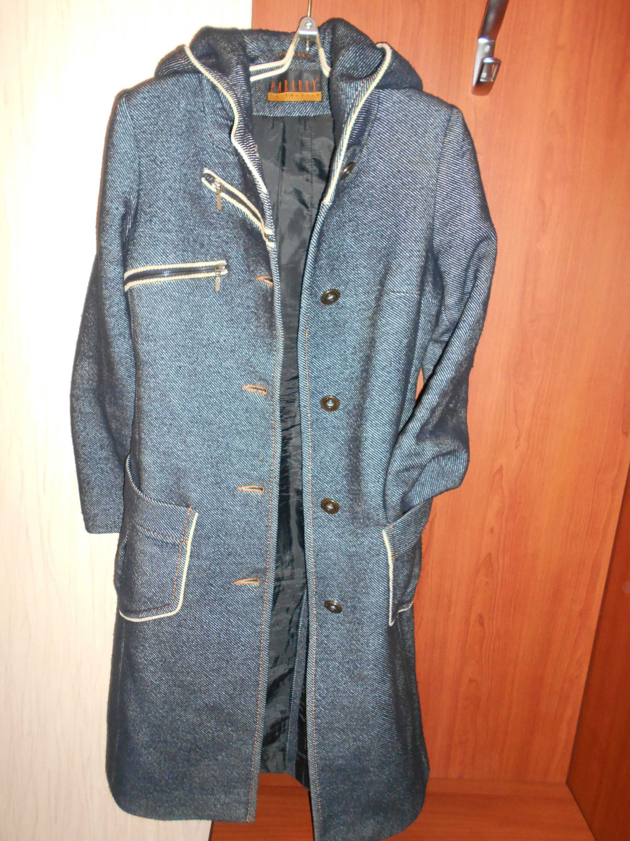 Демисезонное пальто 46 размера